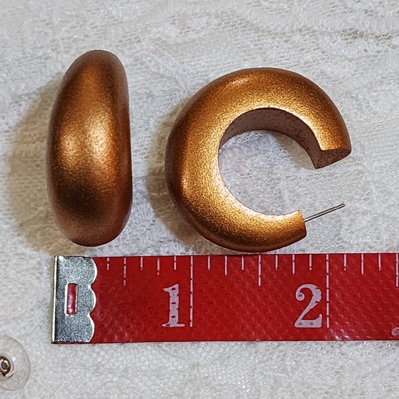 Vintage Lightweight Bronze Toned Chunky Hoop Pierced Earrings - Picture 7 of 7